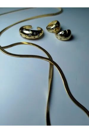 Anillo ajustable+ Argollas + Collar cinta dorado.